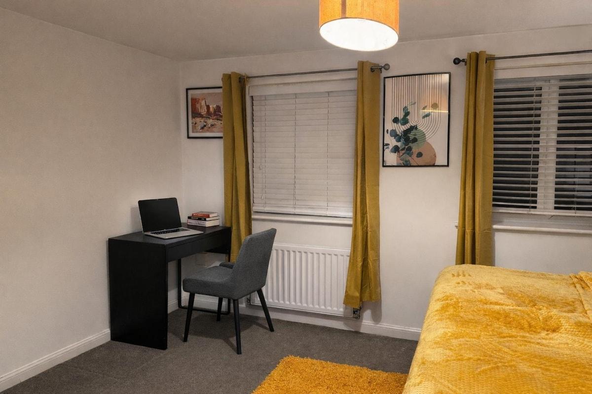 4 BR * Contractors * 2 x Parking * Sleeps 85