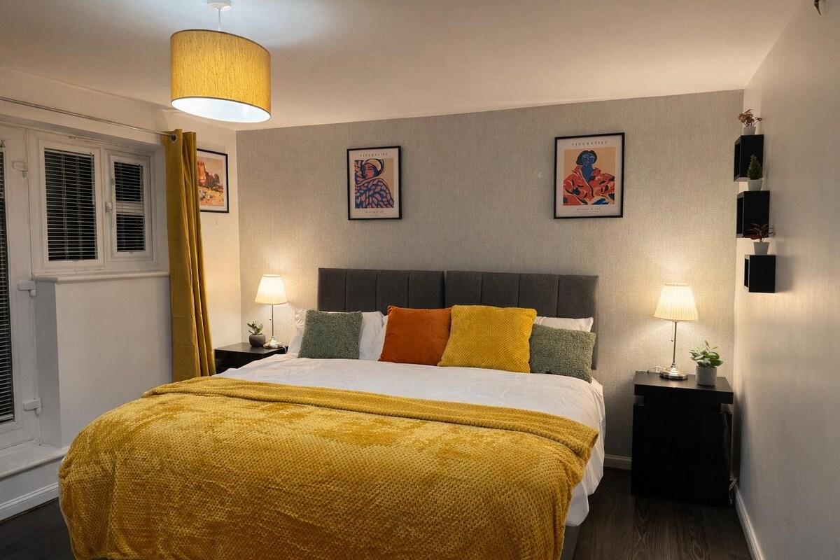 4 BR * Contractors * 2 x Parking * Sleeps 86
